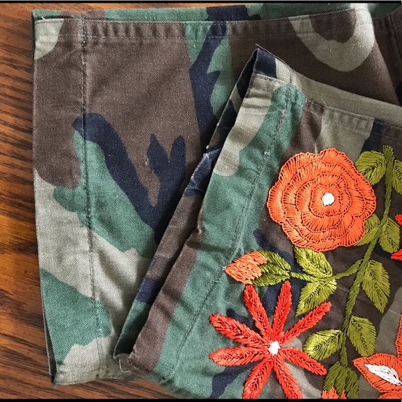 Unique camo army fatigues with embroidered… - Picture 6 of 7